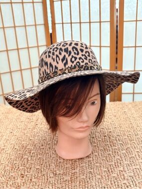 Leopard Print Wide-Brim Floppy Sun Hat - Beige and Black